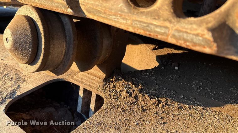 image for item ED5857 2011 Komatsu PC200LC-8 excavator