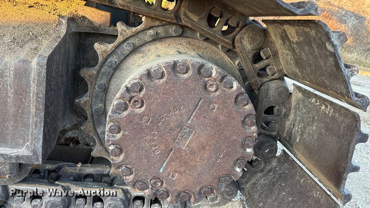 image for item ED5857 2011 Komatsu PC200LC-8 excavator