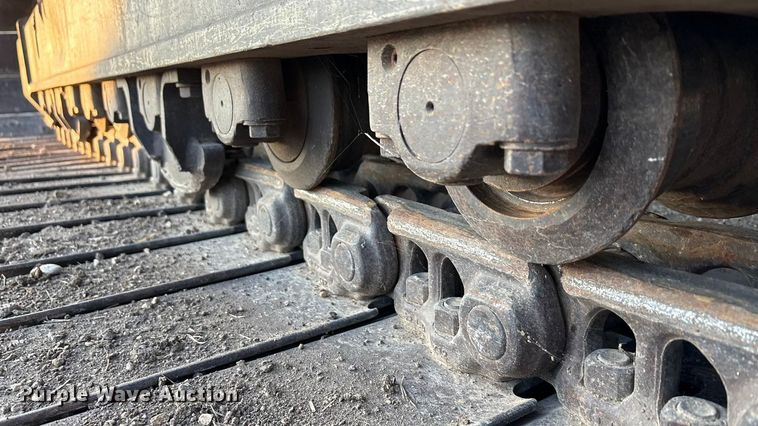 image for item ED5857 2011 Komatsu PC200LC-8 excavator