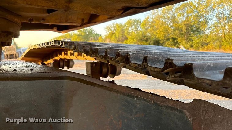 image for item ED5857 2011 Komatsu PC200LC-8 excavator