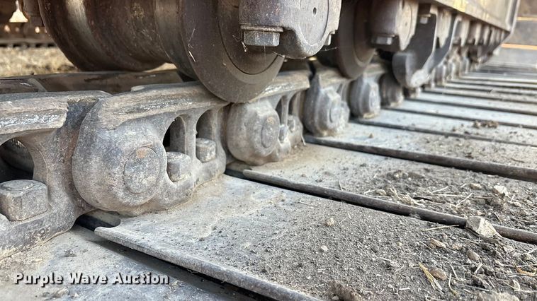 image for item ED5857 2011 Komatsu PC200LC-8 excavator