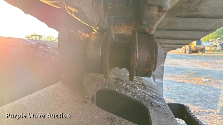 image for item ED5857 2011 Komatsu PC200LC-8 excavator