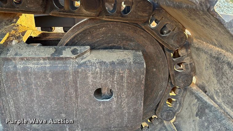 image for item ED5857 2011 Komatsu PC200LC-8 excavator