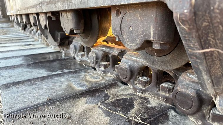 image for item ED5857 2011 Komatsu PC200LC-8 excavator