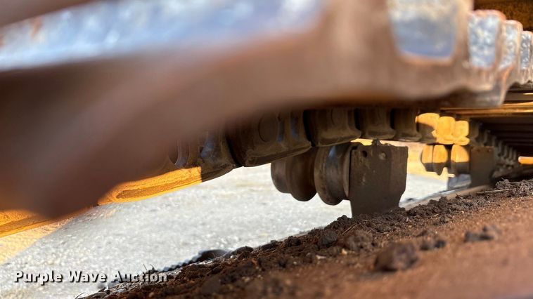 image for item ED5857 2011 Komatsu PC200LC-8 excavator