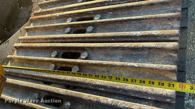 image for item ED5857 2011 Komatsu PC200LC-8 excavator