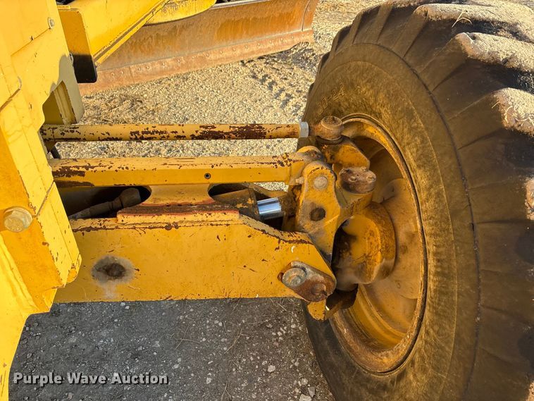 image for item ED5858 2000 John Deere 670CH motor grader