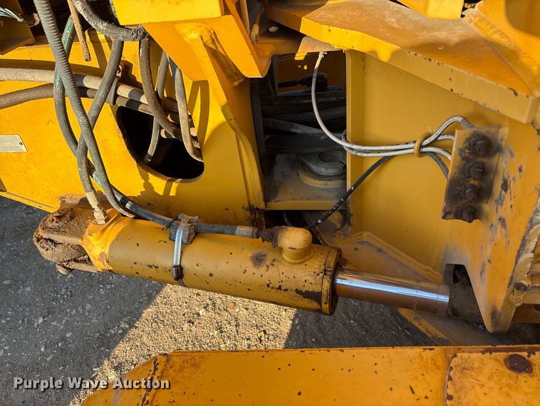 image for item ED5858 2000 John Deere 670CH motor grader