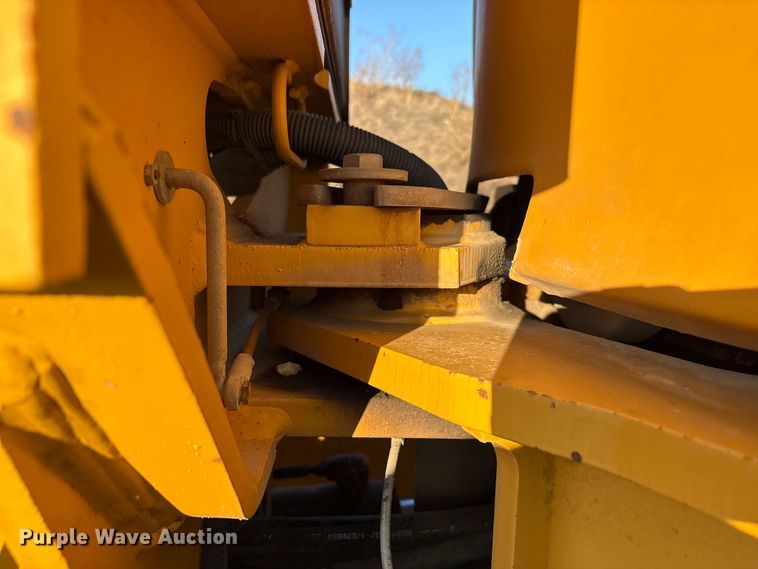 image for item ED5858 2000 John Deere 670CH motor grader