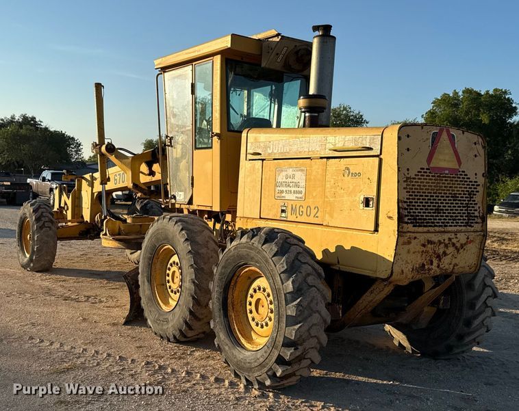 image for item ED5859 1995 John Deere 670B motor grader