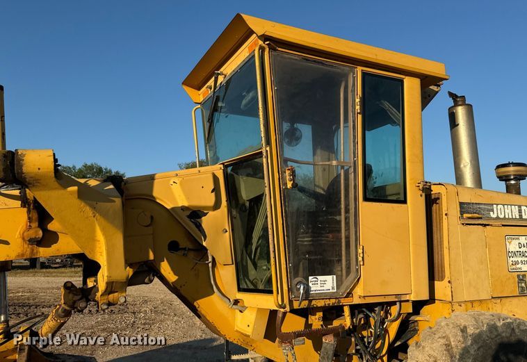 image for item ED5859 1995 John Deere 670B motor grader