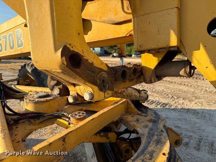 image for item ED5859 1995 John Deere 670B motor grader