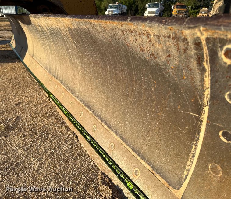 image for item ED5859 1995 John Deere 670B motor grader