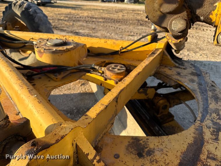 image for item ED5859 1995 John Deere 670B motor grader