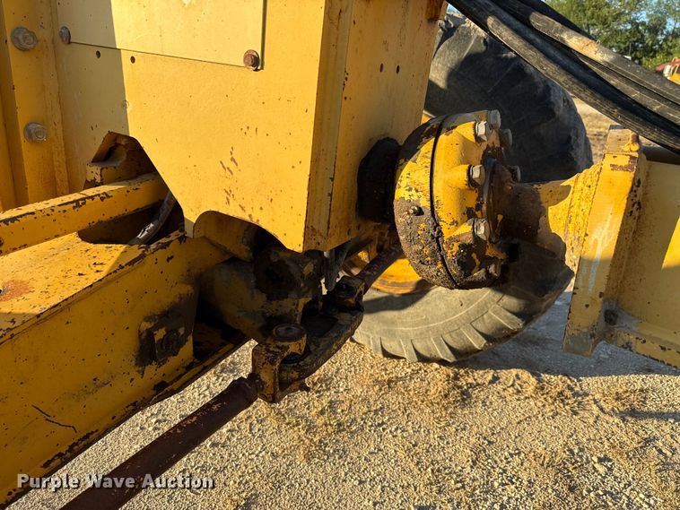 image for item ED5859 1995 John Deere 670B motor grader