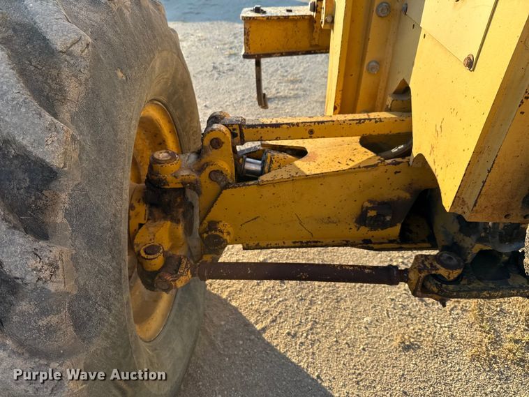 image for item ED5859 1995 John Deere 670B motor grader