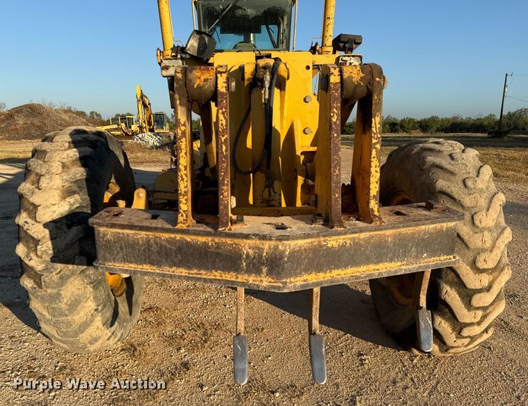 image for item ED5859 1995 John Deere 670B motor grader