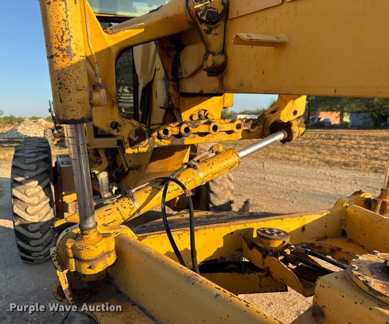 image for item ED5859 1995 John Deere 670B motor grader