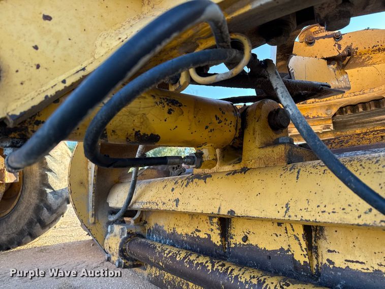 image for item ED5859 1995 John Deere 670B motor grader