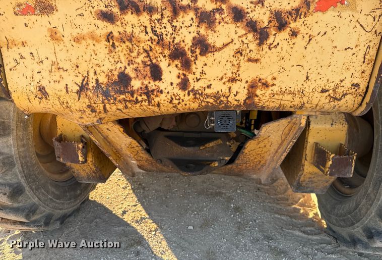 image for item ED5859 1995 John Deere 670B motor grader