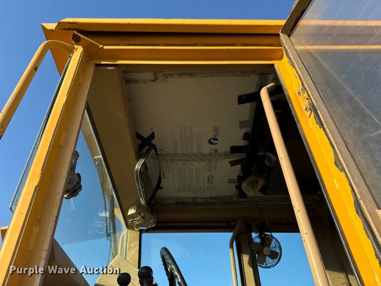 image for item ED5859 1995 John Deere 670B motor grader