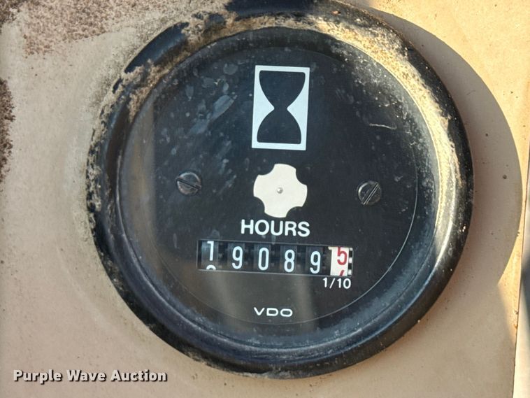 image for item ED5859 1995 John Deere 670B motor grader