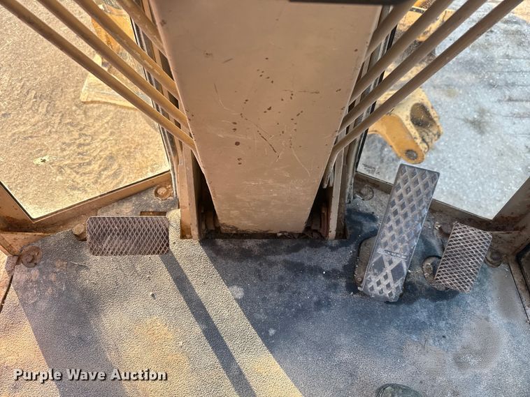 image for item ED5859 1995 John Deere 670B motor grader