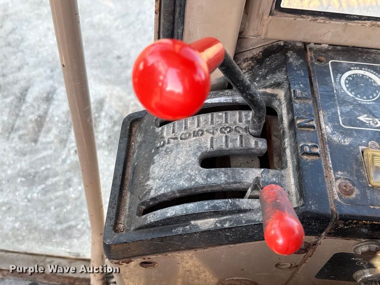 image for item ED5859 1995 John Deere 670B motor grader