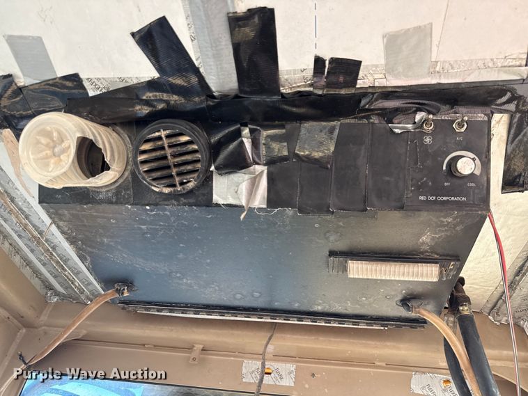 image for item ED5859 1995 John Deere 670B motor grader