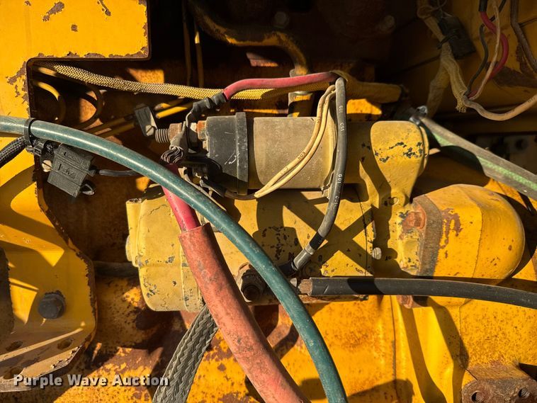 image for item ED5859 1995 John Deere 670B motor grader