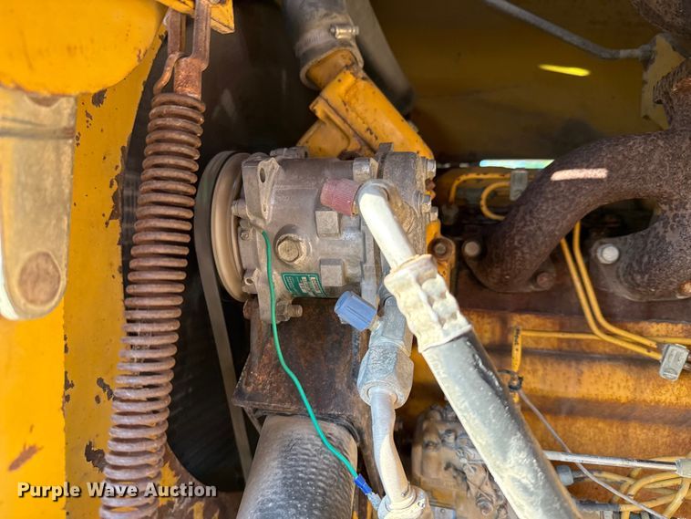 image for item ED5859 1995 John Deere 670B motor grader