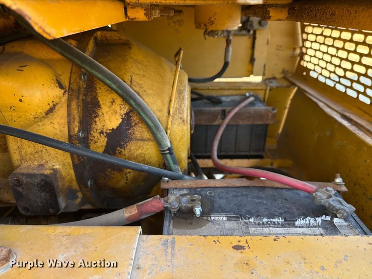 image for item ED5859 1995 John Deere 670B motor grader