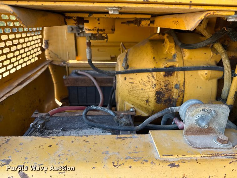 image for item ED5859 1995 John Deere 670B motor grader