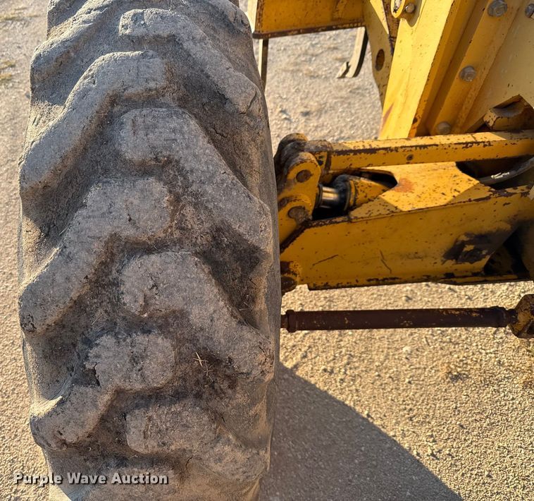 image for item ED5859 1995 John Deere 670B motor grader