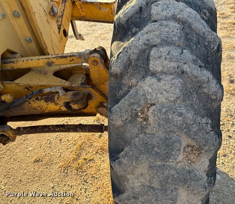 image for item ED5859 1995 John Deere 670B motor grader