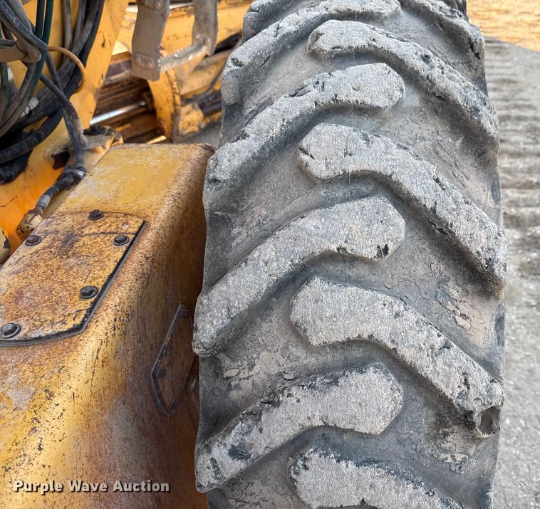 image for item ED5859 1995 John Deere 670B motor grader