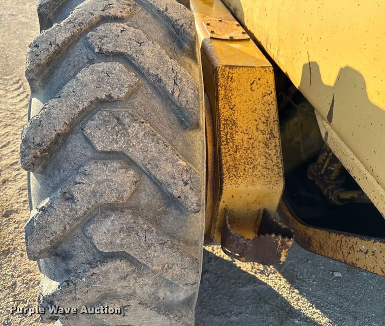 image for item ED5859 1995 John Deere 670B motor grader