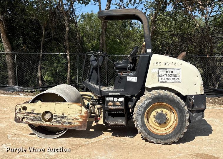 image for item ED5864 2004 Ingersoll Rand SD-45D single drum vibratory roller