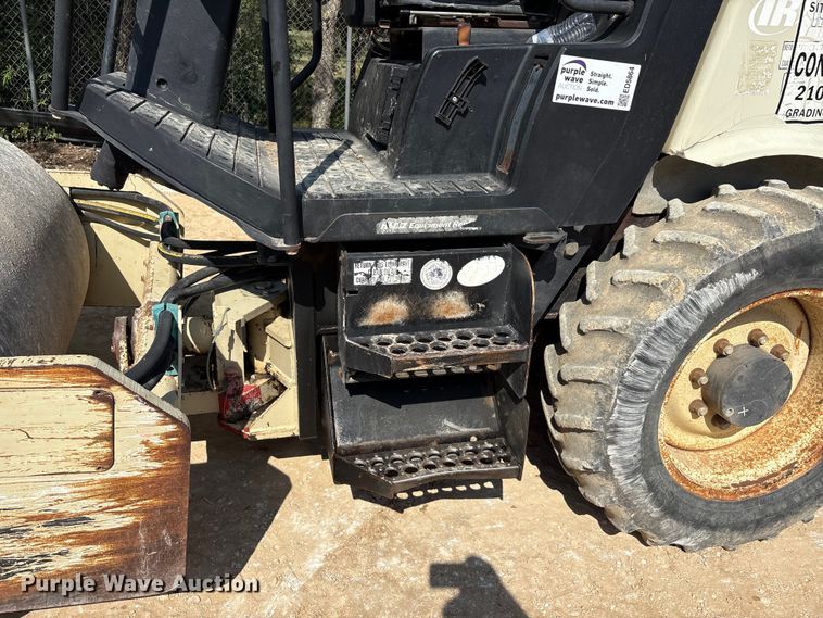 image for item ED5864 2004 Ingersoll Rand SD-45D single drum vibratory roller