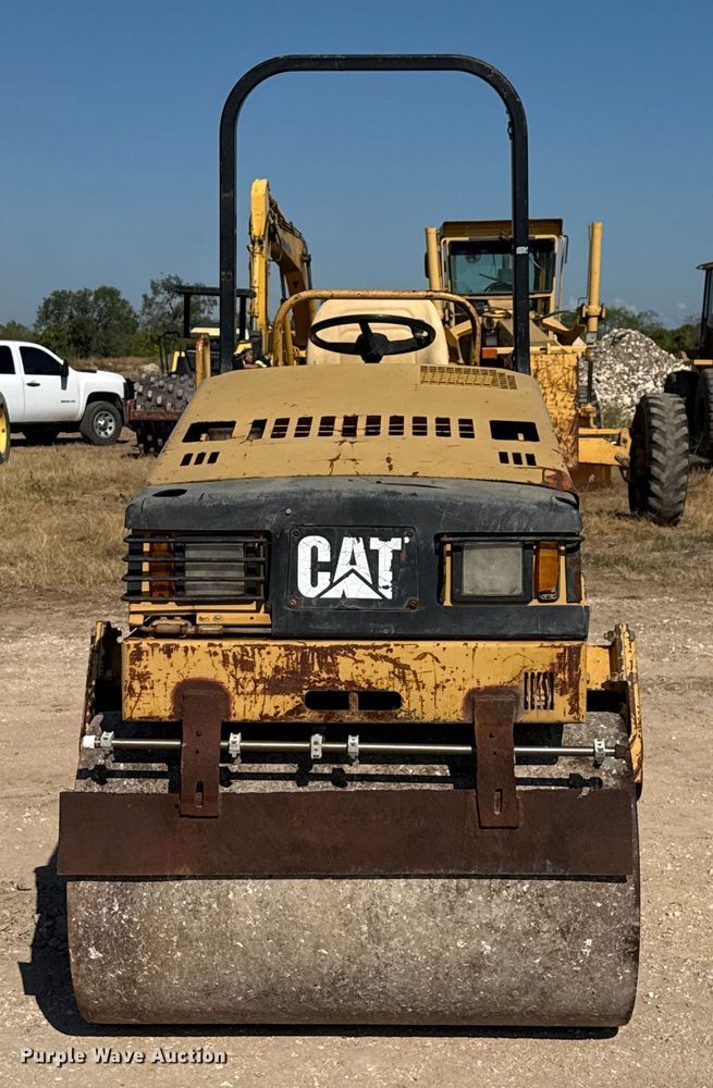 image for item ED5865 1999 Caterpillar CB-224C double drum vibratory roller