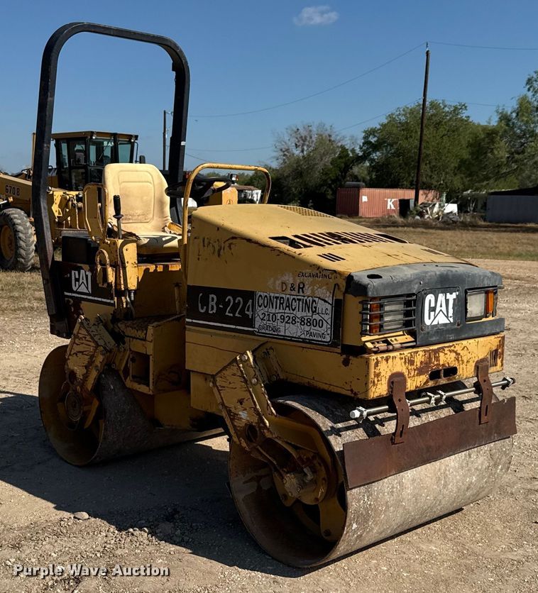 image for item ED5865 1999 Caterpillar CB-224C double drum vibratory roller