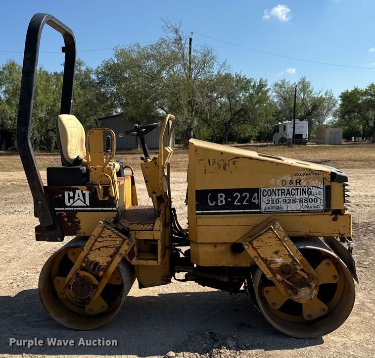 image for item ED5865 1999 Caterpillar CB-224C double drum vibratory roller