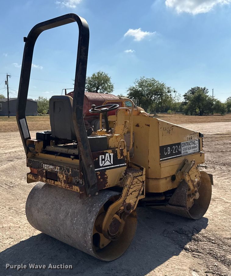image for item ED5865 1999 Caterpillar CB-224C double drum vibratory roller