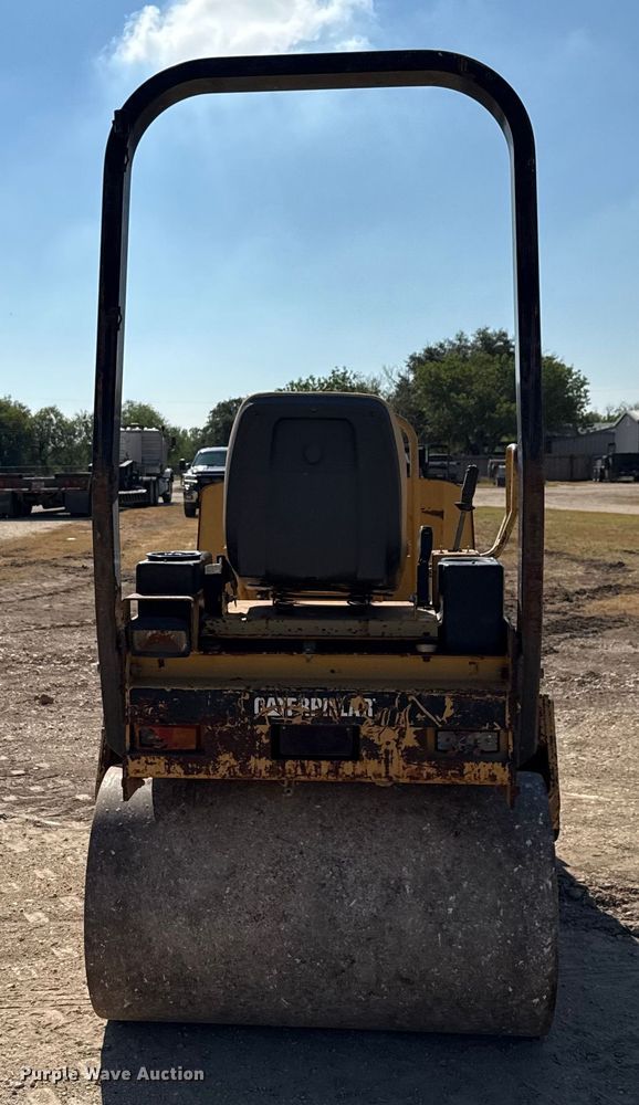 image for item ED5865 1999 Caterpillar CB-224C double drum vibratory roller
