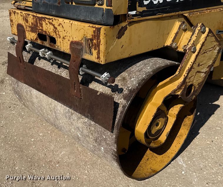image for item ED5865 1999 Caterpillar CB-224C double drum vibratory roller