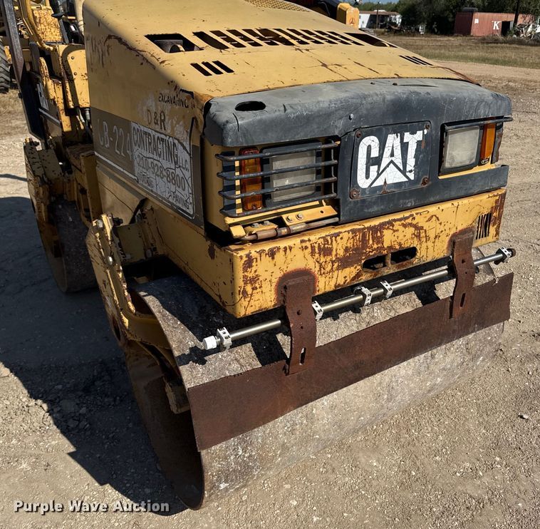 image for item ED5865 1999 Caterpillar CB-224C double drum vibratory roller