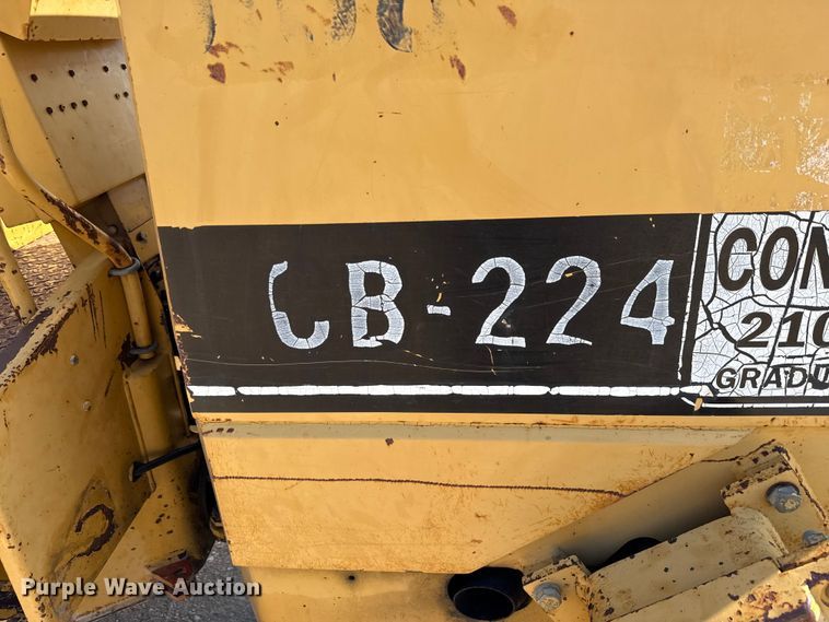 image for item ED5865 1999 Caterpillar CB-224C double drum vibratory roller