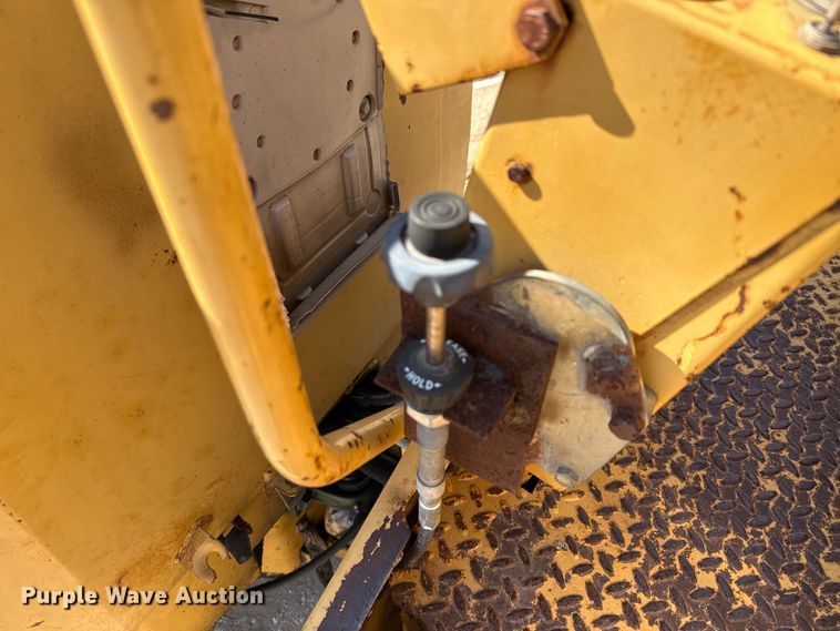 image for item ED5865 1999 Caterpillar CB-224C double drum vibratory roller