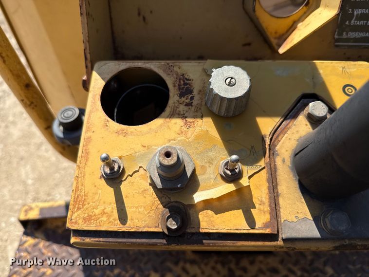 image for item ED5865 1999 Caterpillar CB-224C double drum vibratory roller