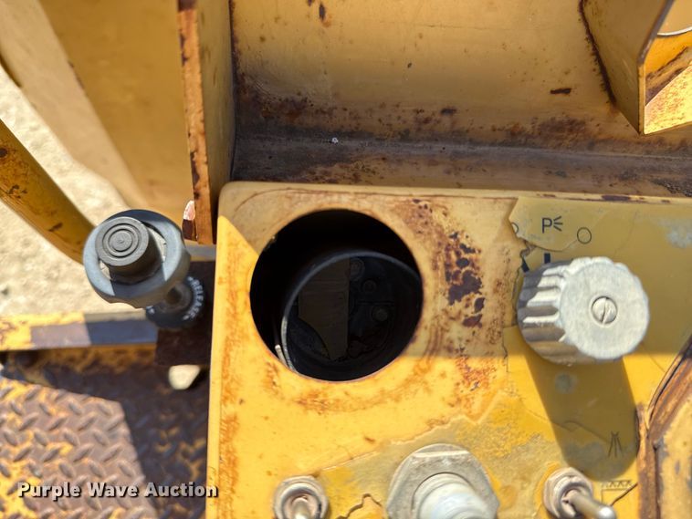 image for item ED5865 1999 Caterpillar CB-224C double drum vibratory roller